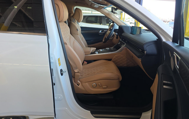 Used 2024 Genesis GV80 3.5T w/ Prestige Package AWD/4WD image 6