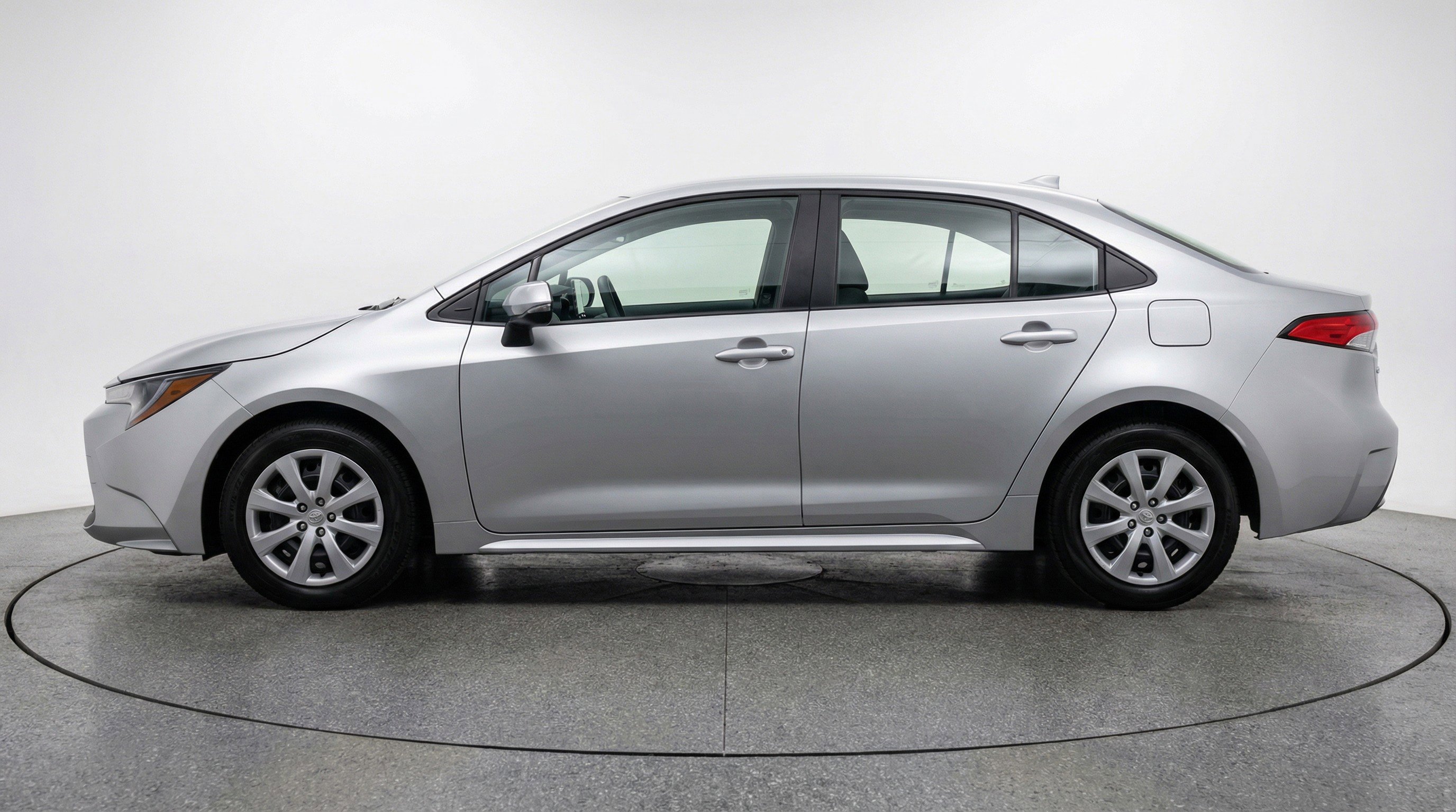 Used 2025 Toyota Corolla LE FWD image 5