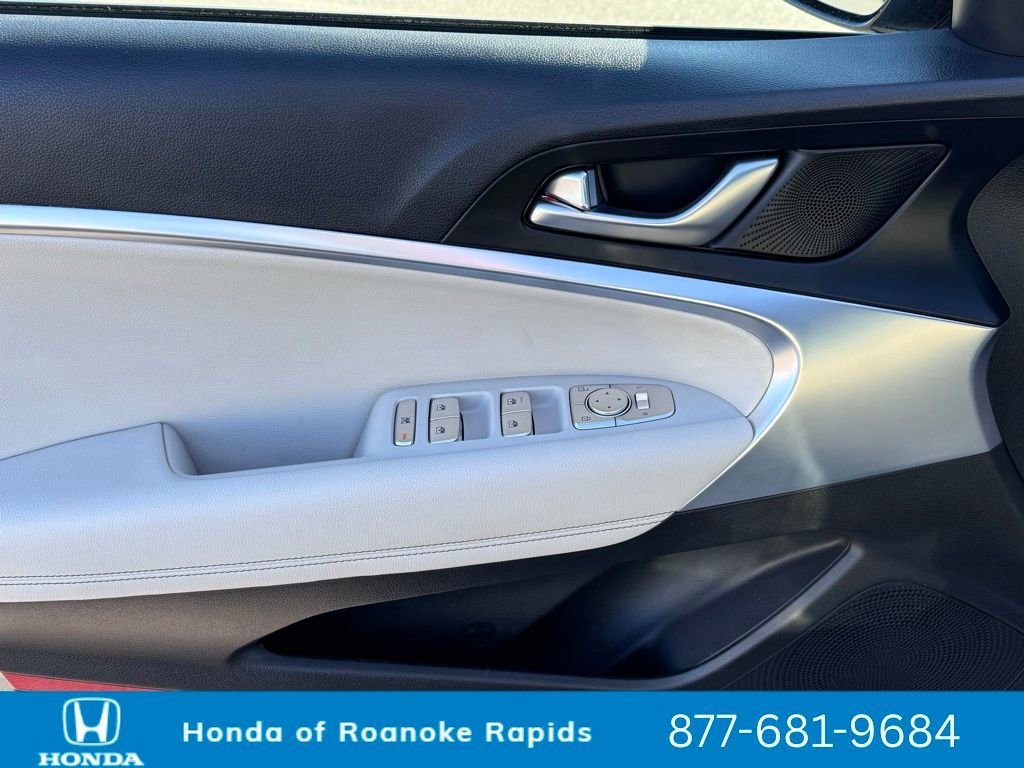 Used 2024 Genesis G70 2.5T image 27