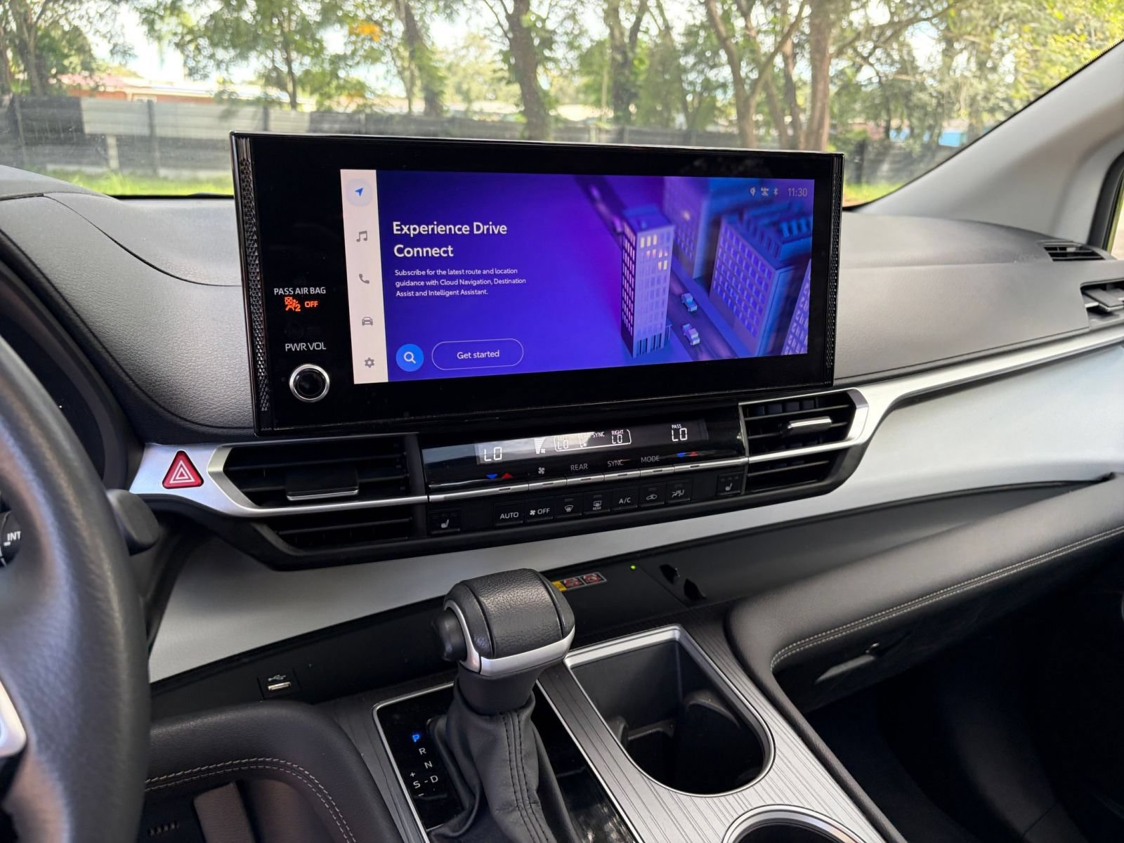 Used 2025 Toyota Sienna XLE FWD image 20