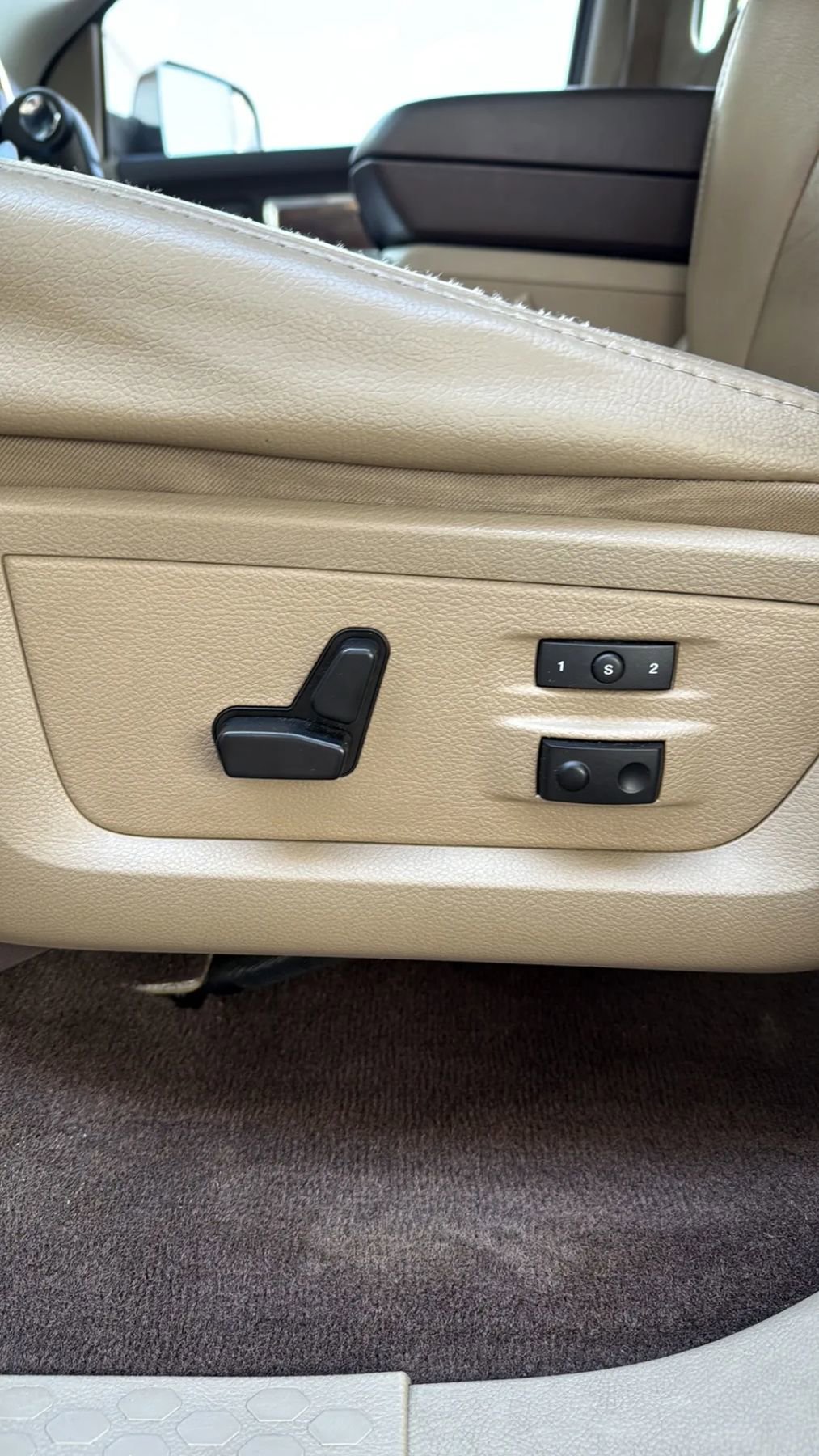 Used 2011 RAM 1500 Laramie image 11