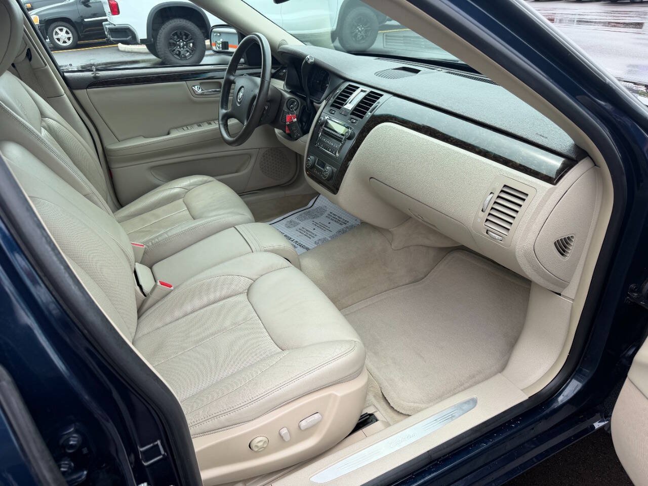 Used 2009 Cadillac DTS w/ Trunk Convenience Package FWD image 14