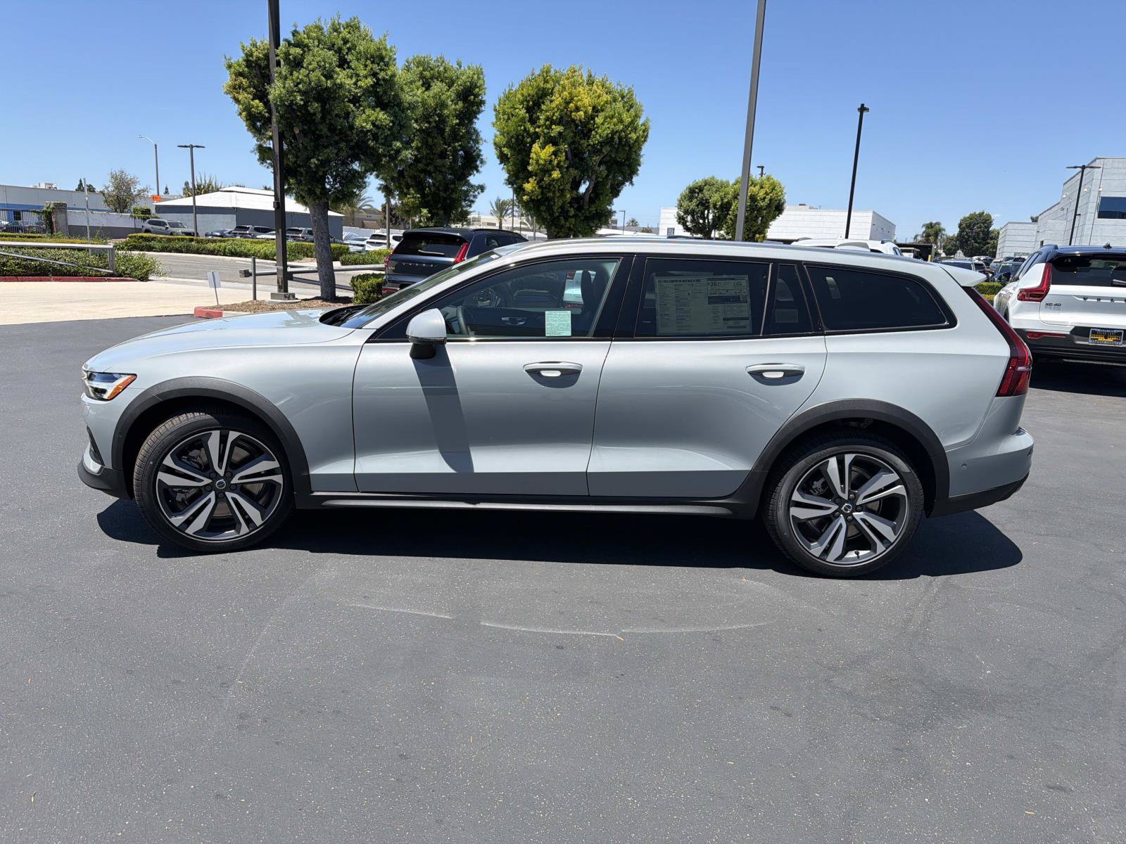 New 2026 Volvo V60 B5 Cross Country Plus w/ Climate Package AWD/4WD image 4