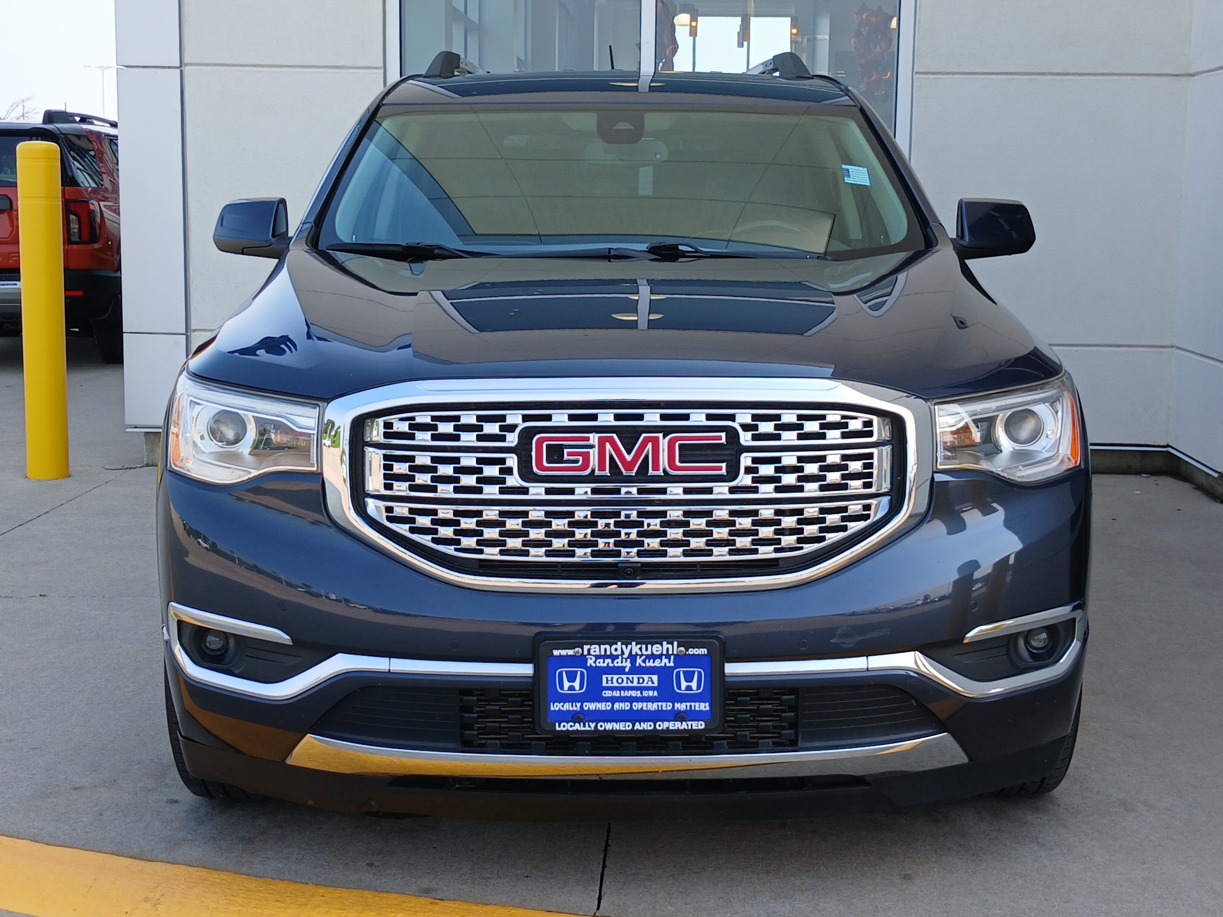 Used 2019 GMC Acadia Denali w/ Technology Package AWD/4WD image 4