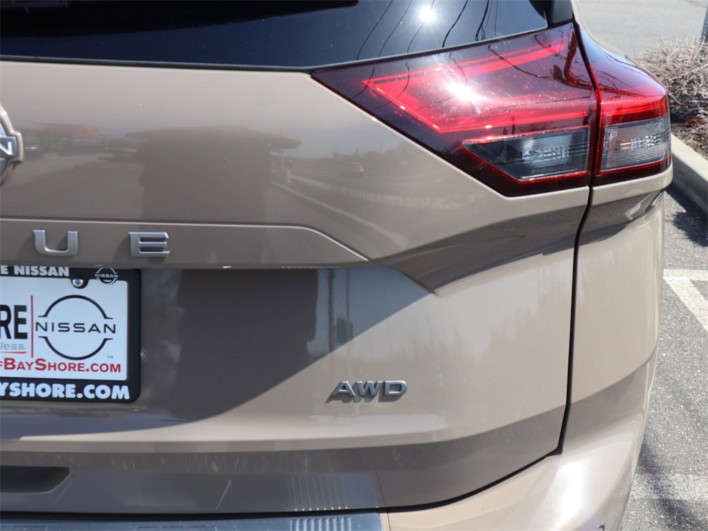 Certified 2025 Nissan Rogue SV image 30