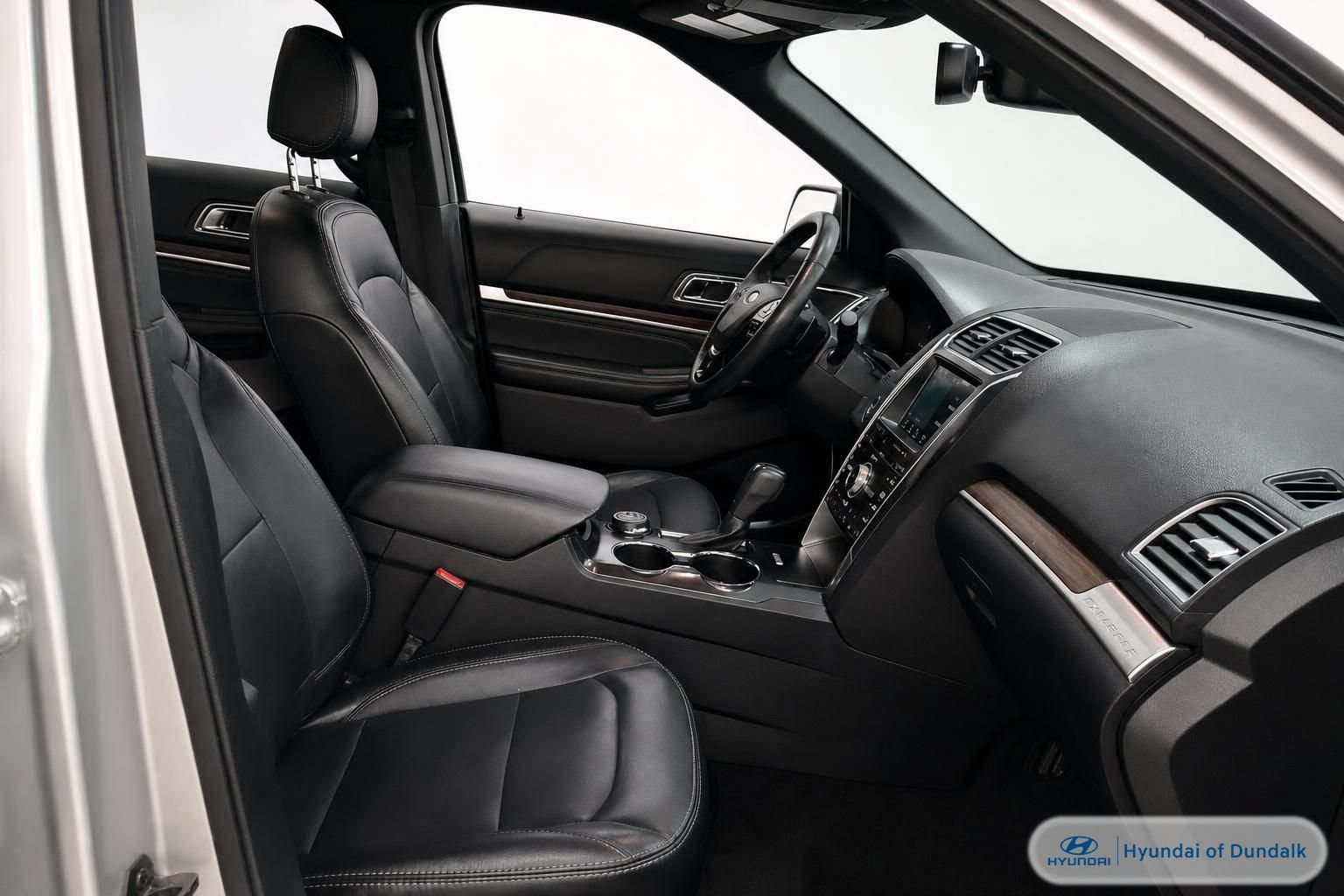 Used 2017 Ford Explorer Limited w/ Equipment Group 303A AWD/4WD image 11