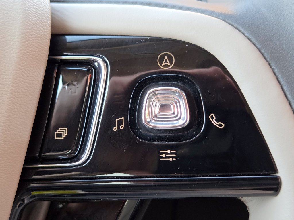 Used 2022 Lincoln Corsair AWD w/ Premium Package image 16