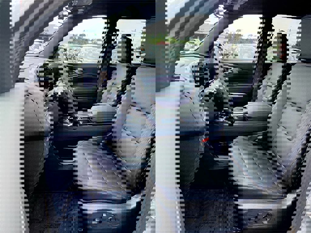 New 2025 Chevrolet Traverse LT w/ Driver Confidence Package image 17