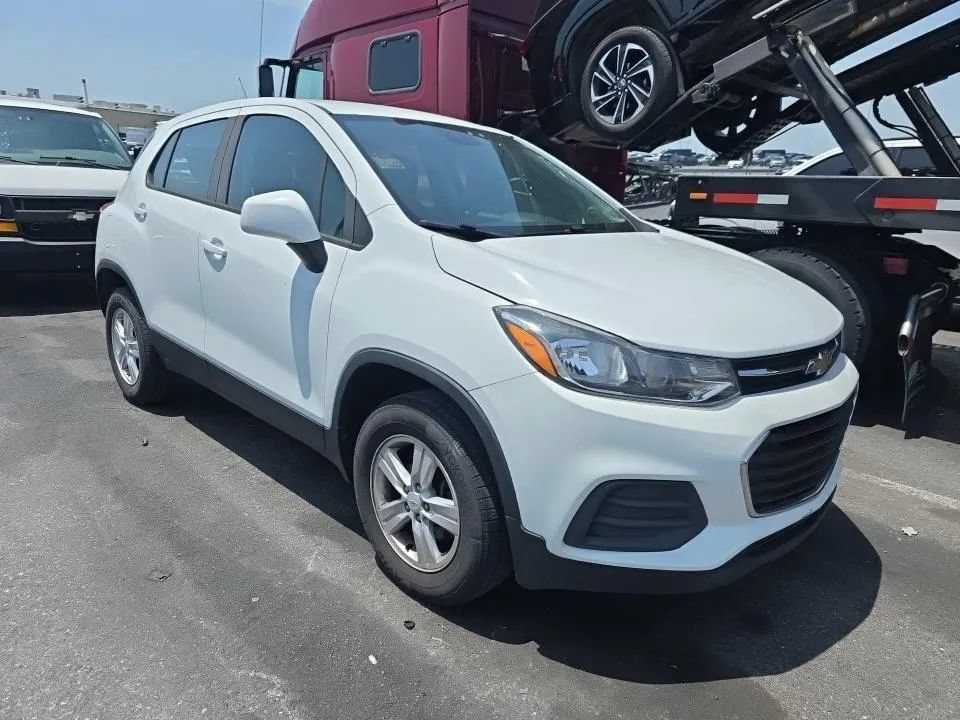 Used 2017 Chevrolet Trax LS AWD/4WD image 2