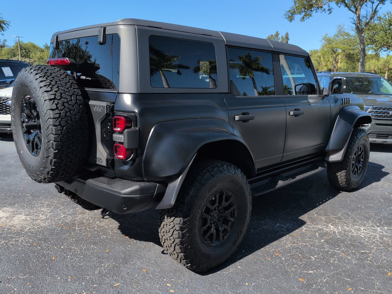 Certified 2024 Ford Bronco Raptor w/ Interior Carbon Fiber Pack 6 AWD/4WD image 4