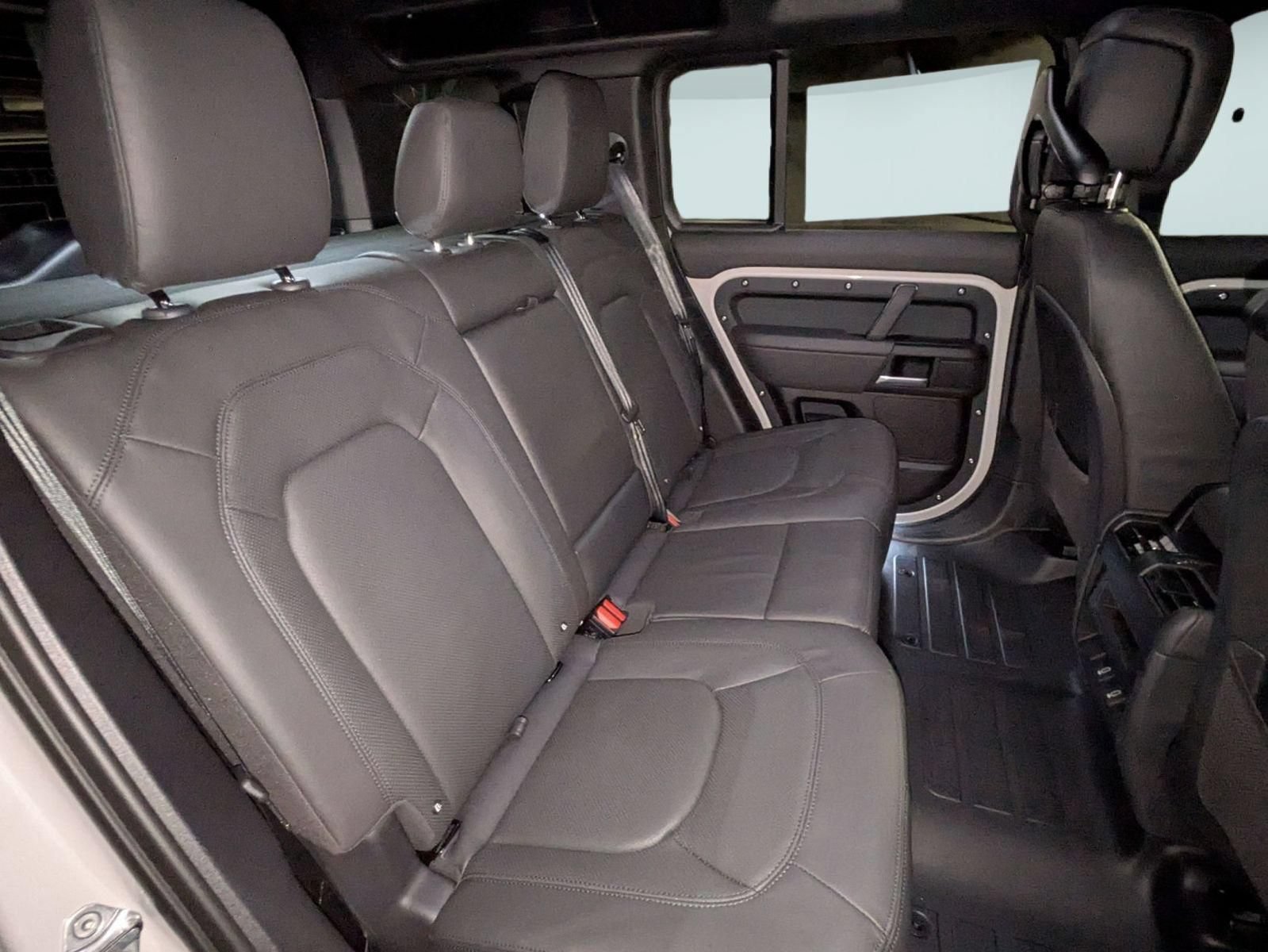 New 2026 Land Rover Defender 110 X-Dynamic SE AWD/4WD image 56