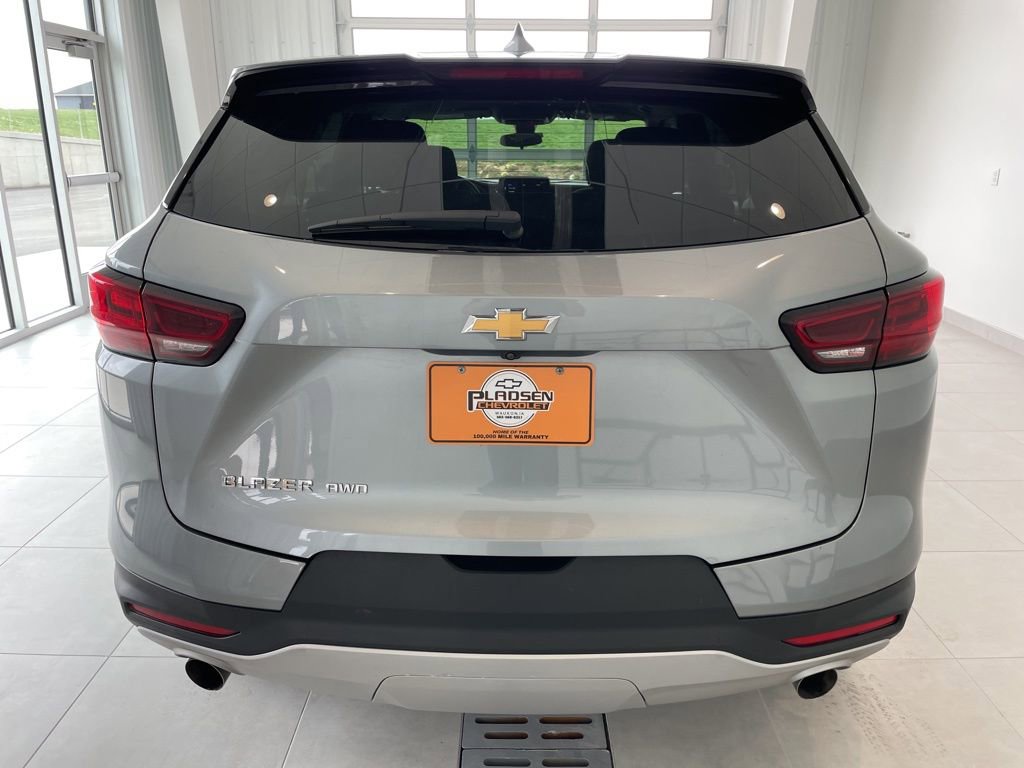 Used 2025 Chevrolet Blazer LT AWD/4WD image 3