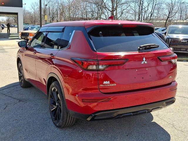 Used 2023 Mitsubishi Outlander SE Black Edition image 4