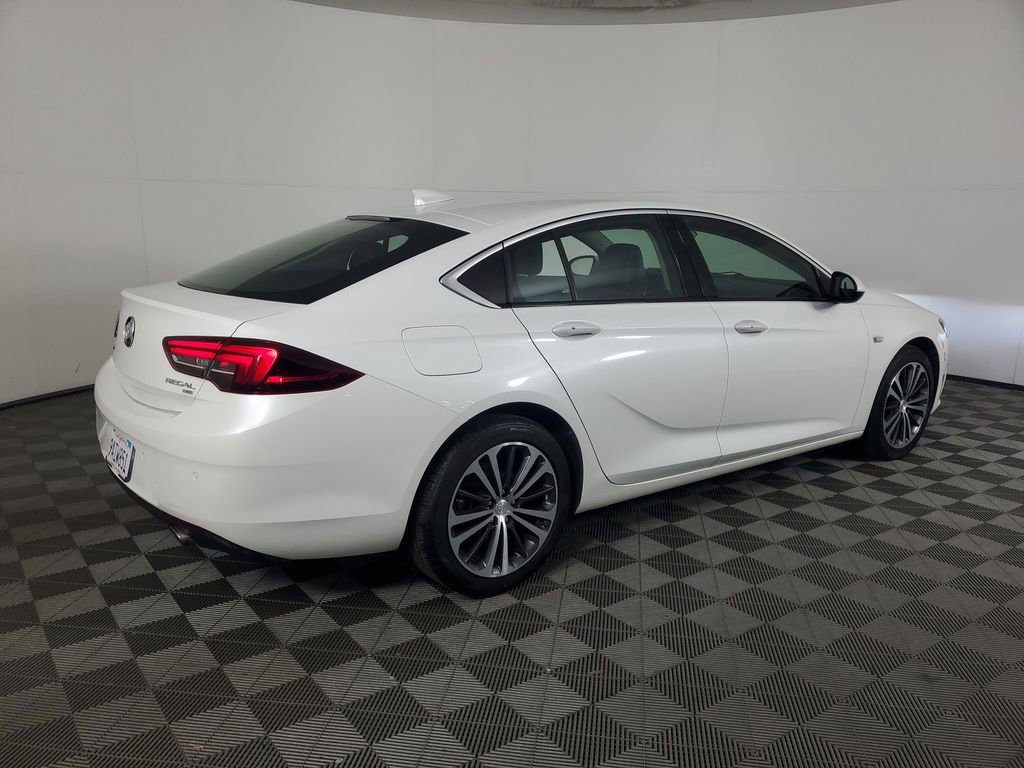 Used 2018 Buick Regal Essence w/ Driver Confidence Package #1 image 4
