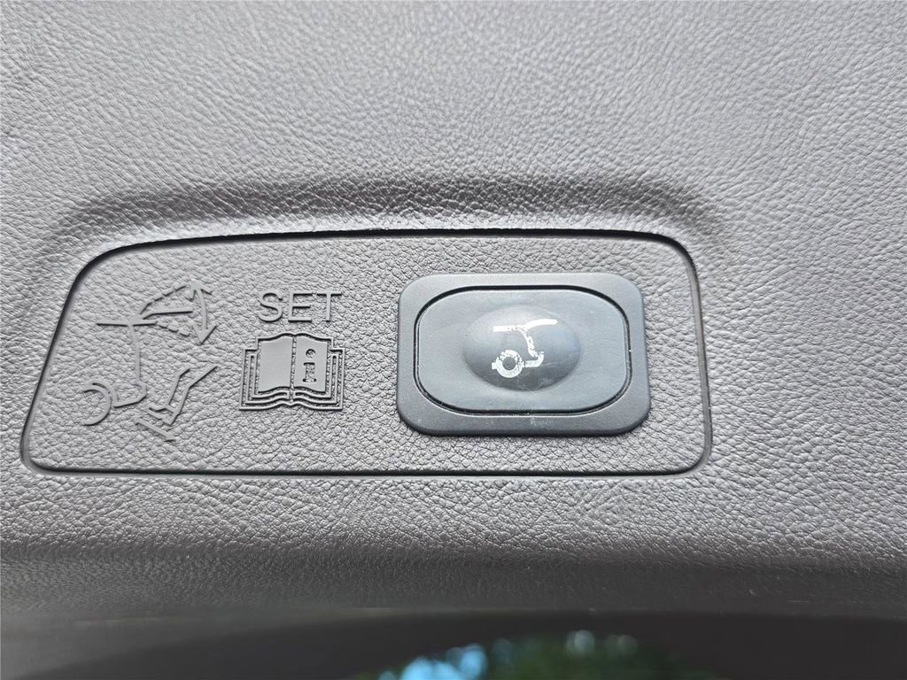 Used 2017 Lincoln MKC Reserve image 30