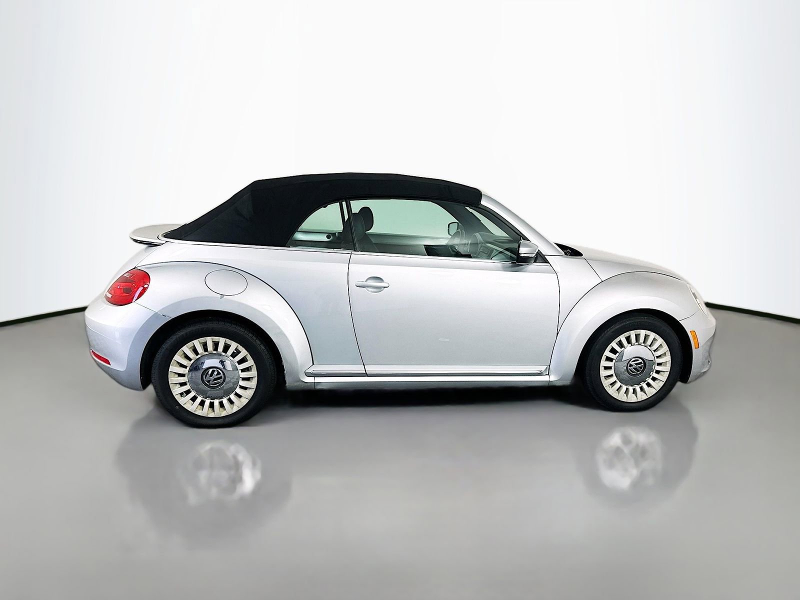 Used 2013 Volkswagen Beetle 2.5 FWD image 8