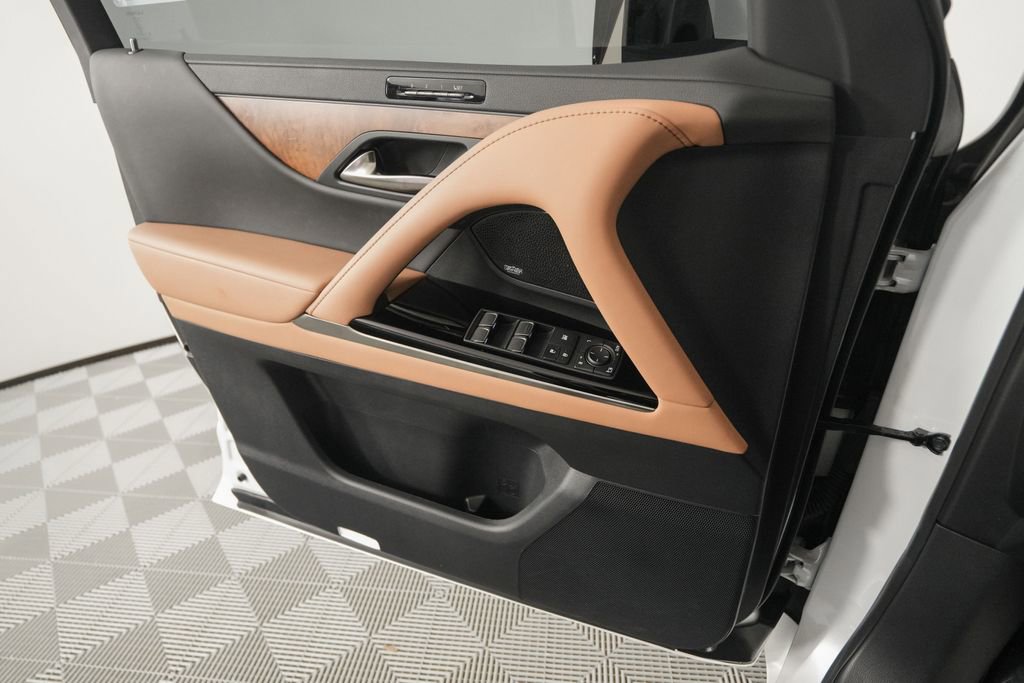 Used 2024 Lexus LX 600 4WD w/ Luxury Package image 12