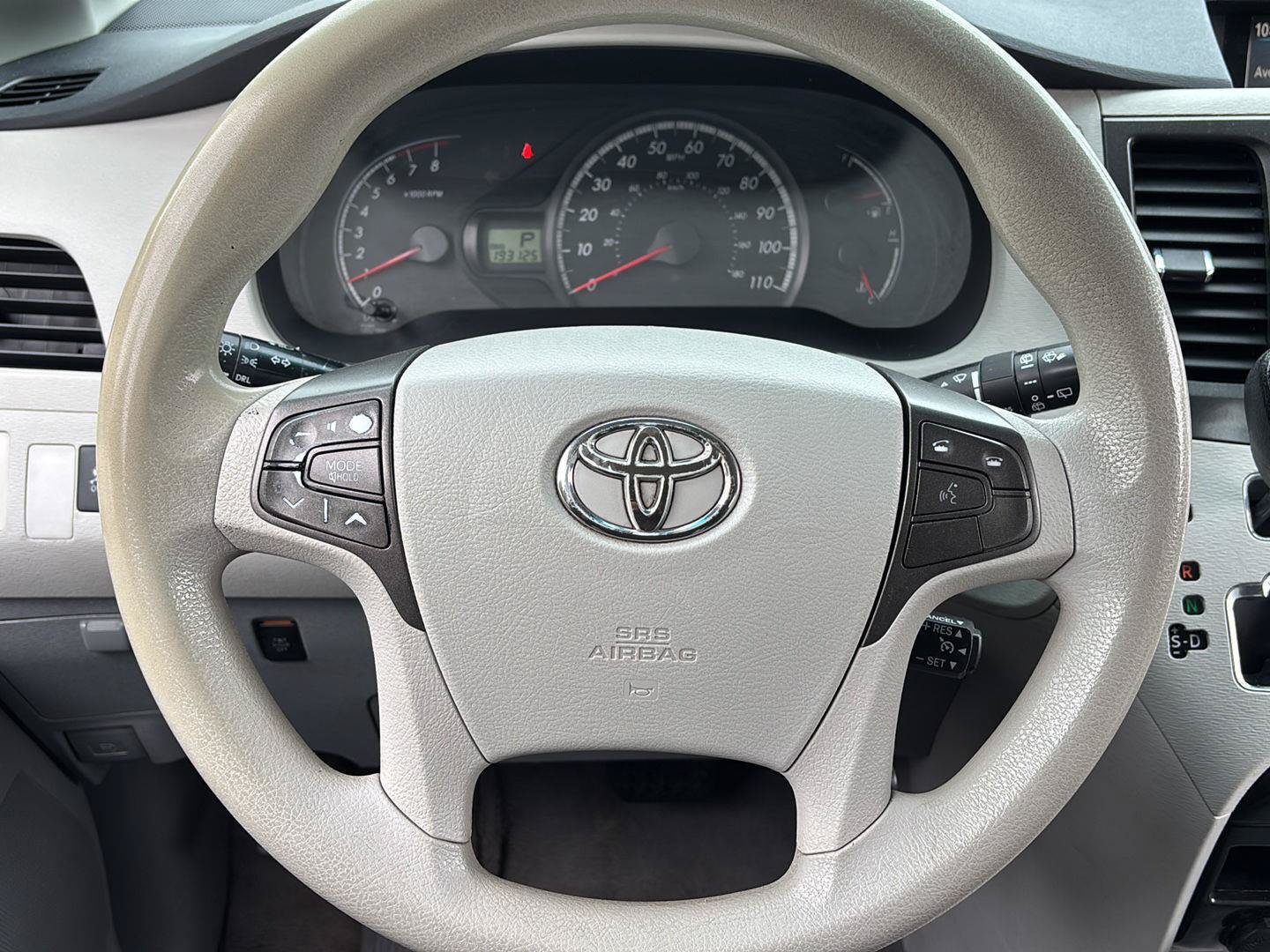 Used 2011 Toyota Sienna LE w/ Towing Pkg FWD image 26