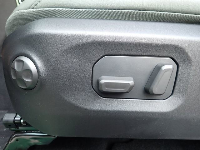 New 2026 Jeep Gladiator Mojave w/ Safety Group AWD/4WD image 18