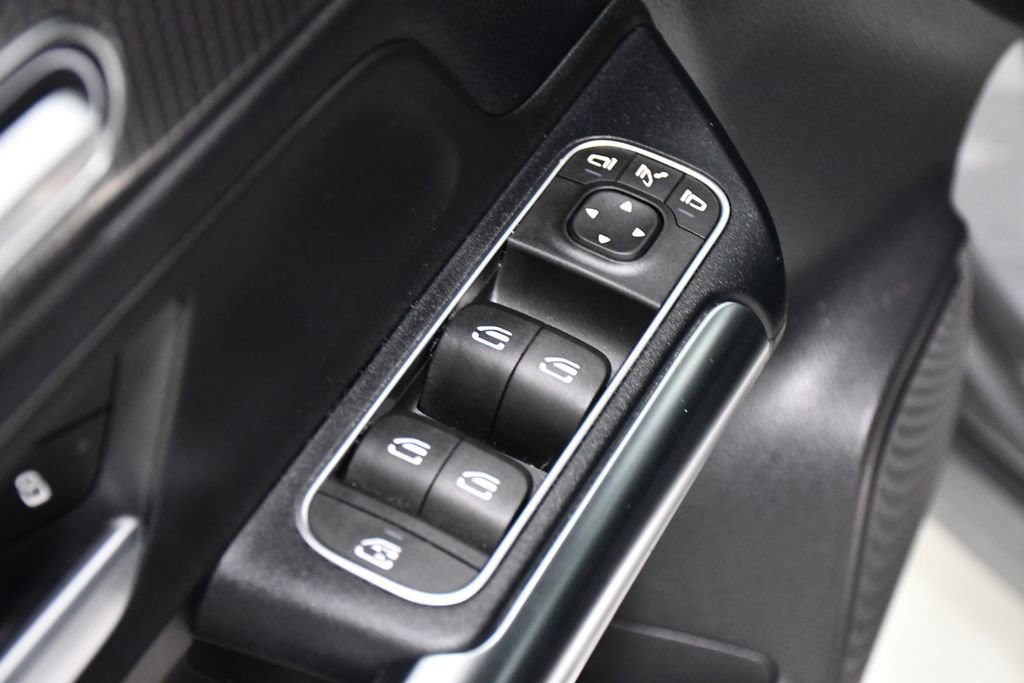 Certified 2022 Mercedes-Benz GLA 250 4MATIC image 18