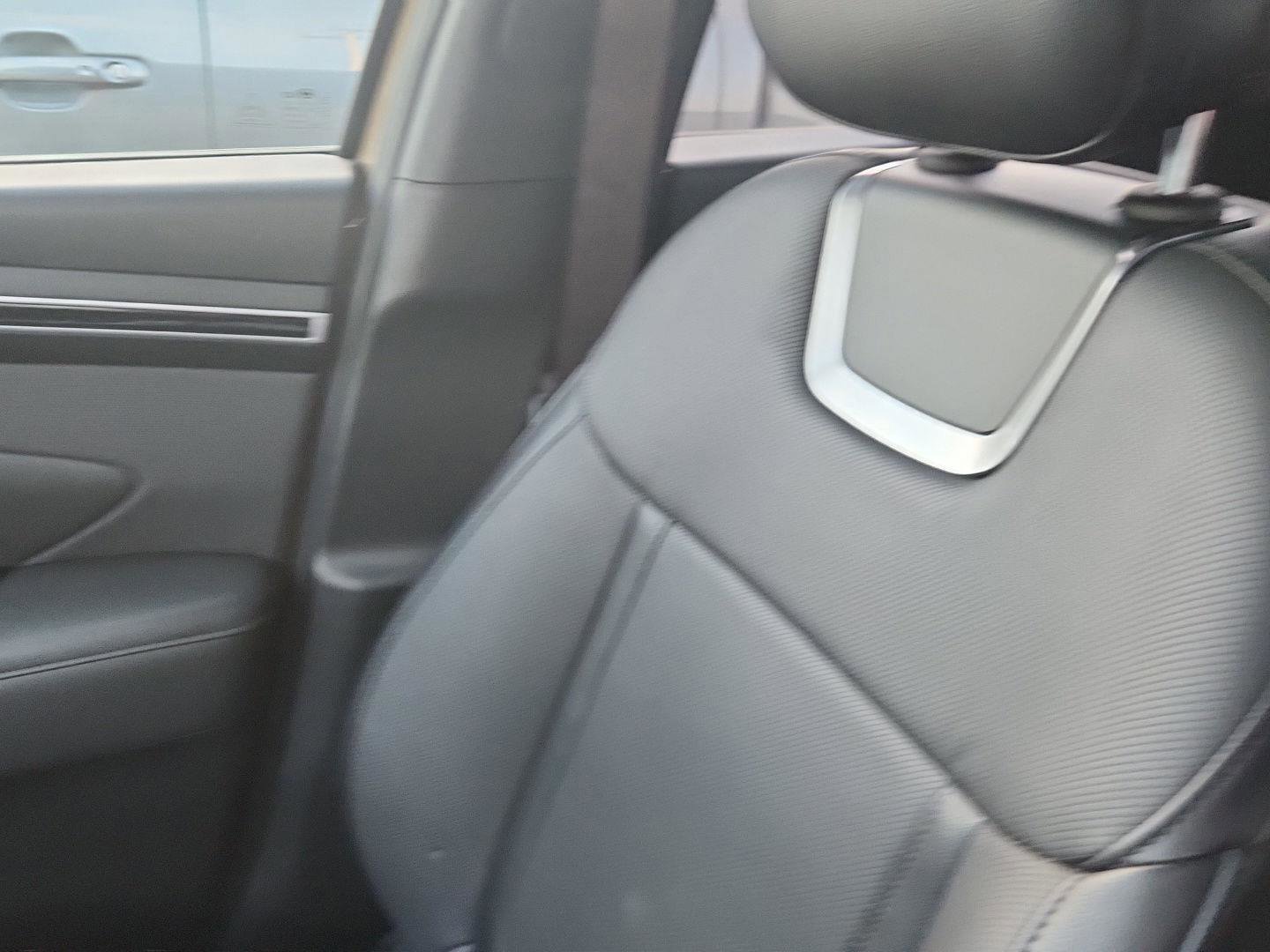 Used 2024 Hyundai Santa Cruz Limited image 16