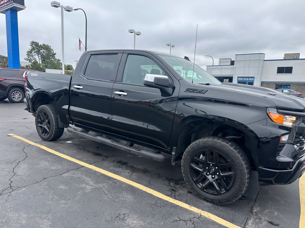 Used 2023 Chevrolet Silverado 1500 Custom Trail Boss w/ LPO, Dark Essentials Package AWD/4WD image 8