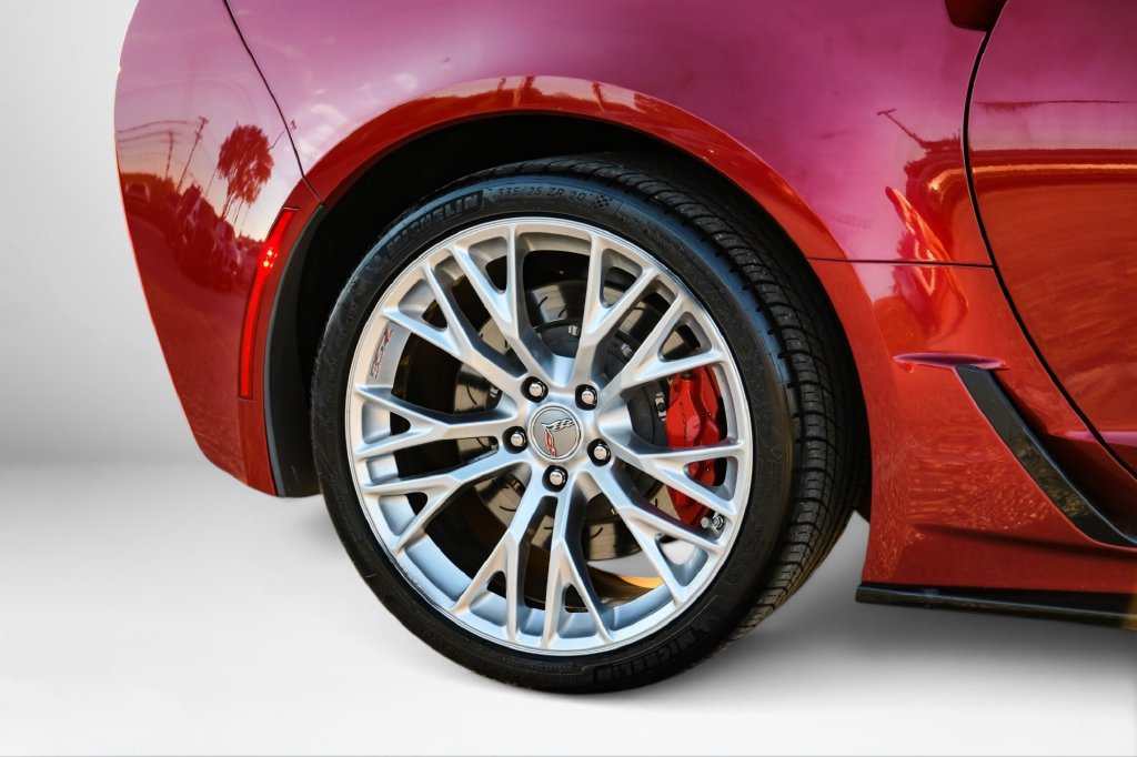 Used 2015 Chevrolet Corvette Z06 w/ 2LZ Preferred Equipment Group RWD image 50