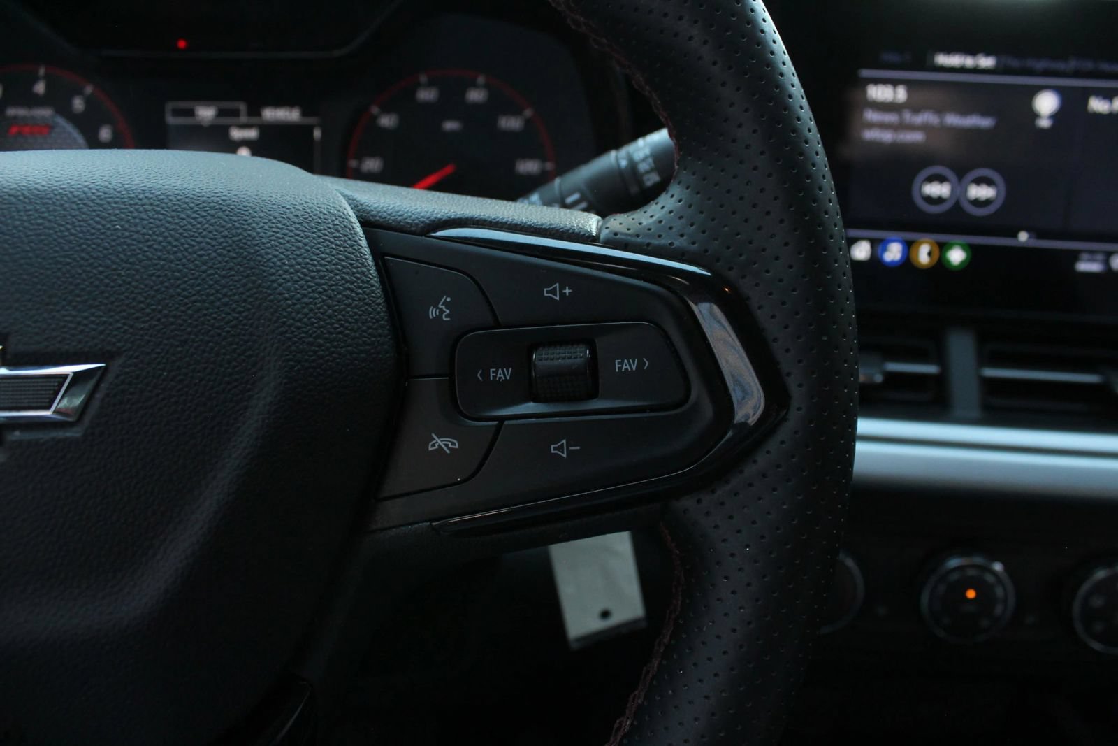 Used 2024 Chevrolet Trax RS FWD image 29