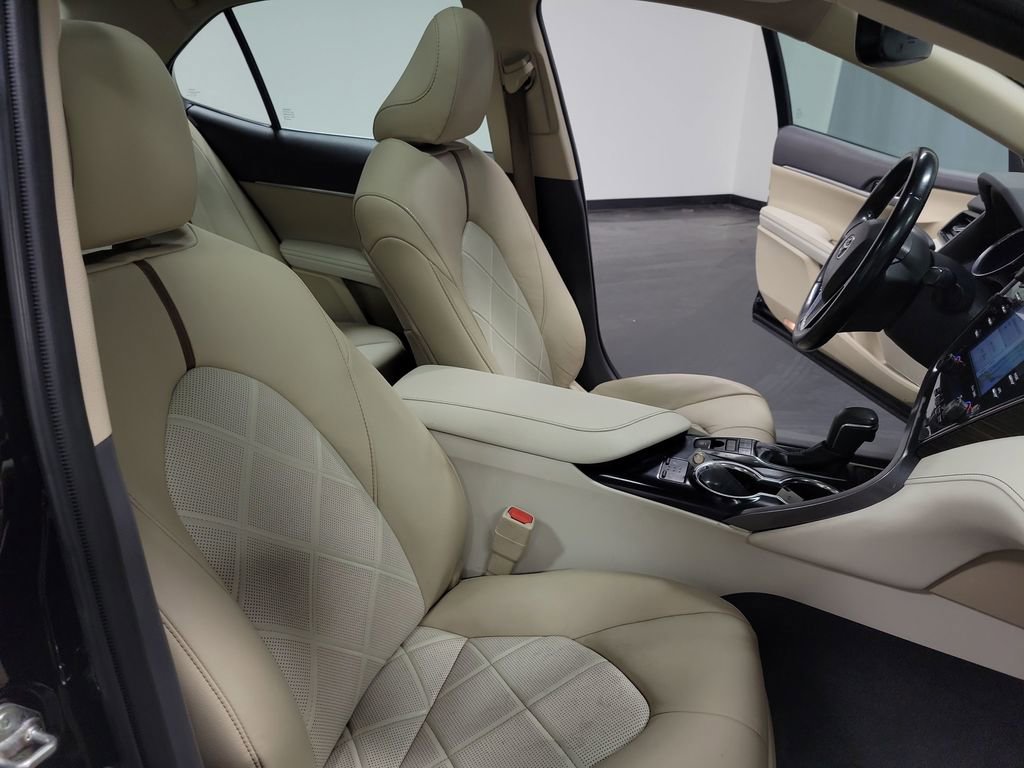 Used 2019 Toyota Camry XLE w/ Navigation Package image 23