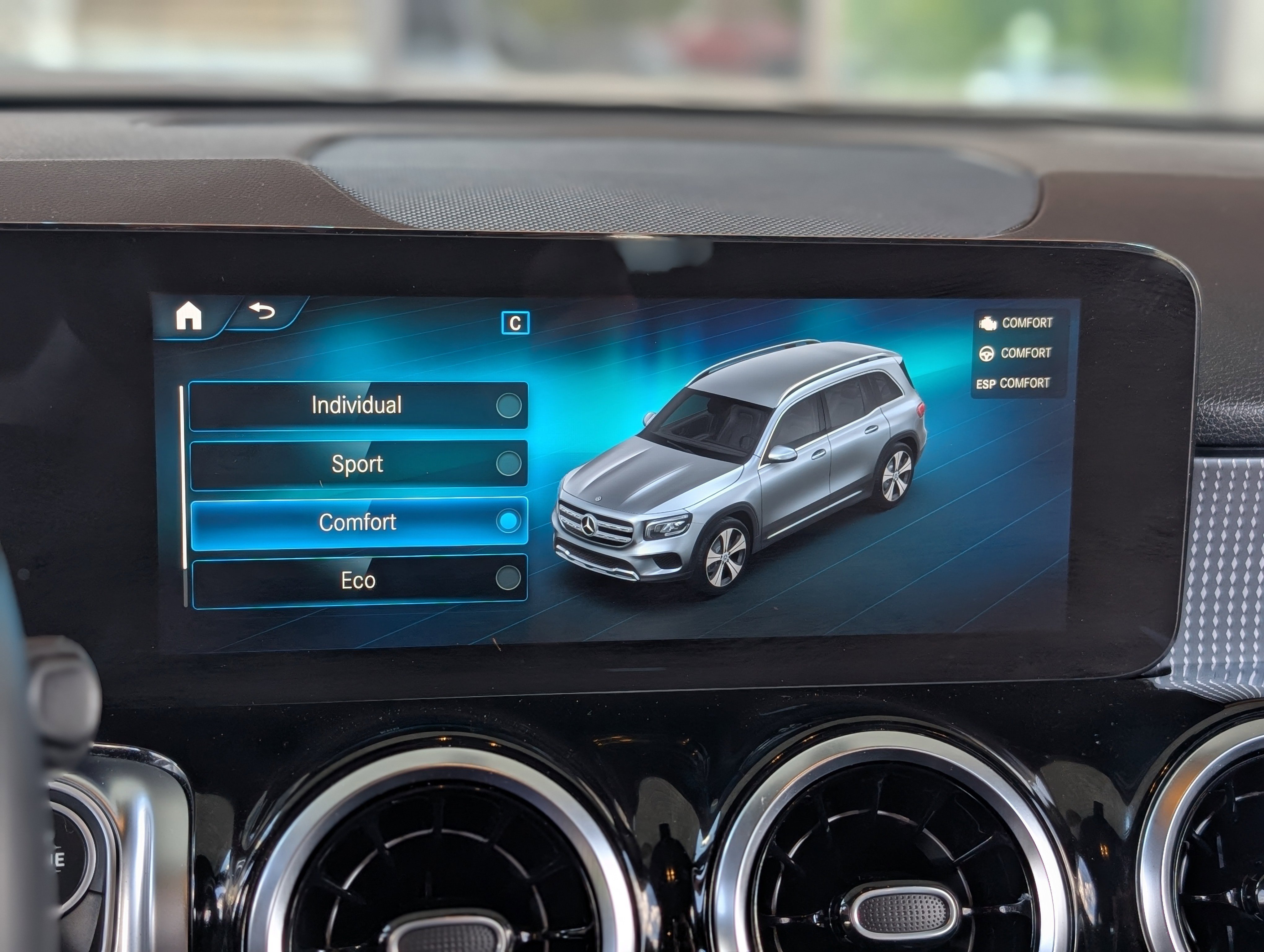 Used 2023 Mercedes-Benz GLB 250 4MATIC image 23