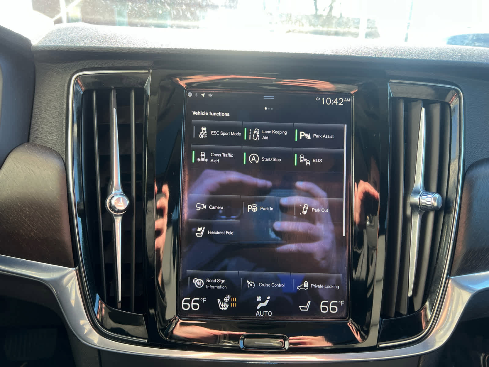 Used 2018 Volvo V90 T5 Cross Country w/ Convenience Package image 21