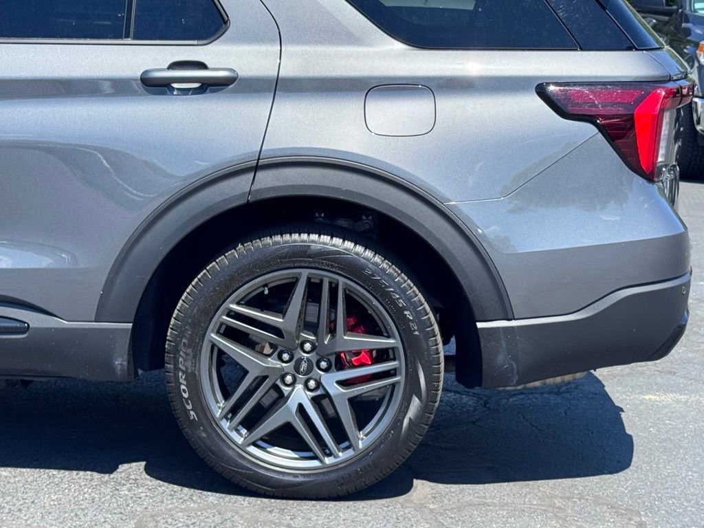 Used 2025 Ford Explorer ST-Line w/ ST-Line Street Pack AWD/4WD image 40
