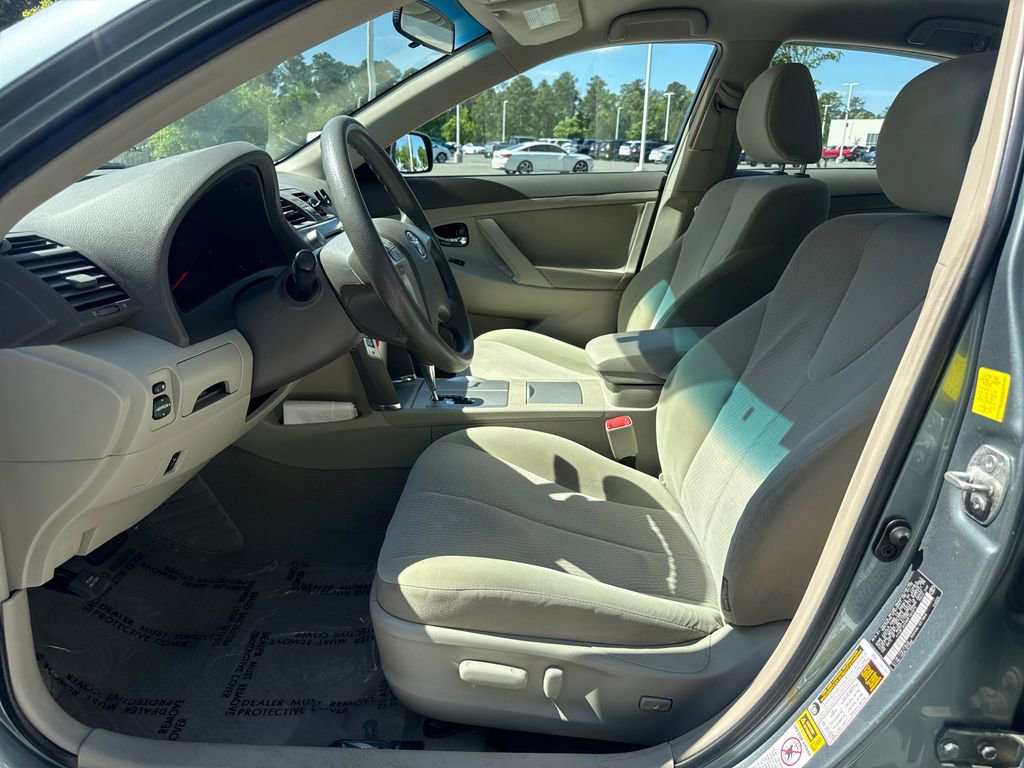 Used 2011 Toyota Camry LE FWD image 13