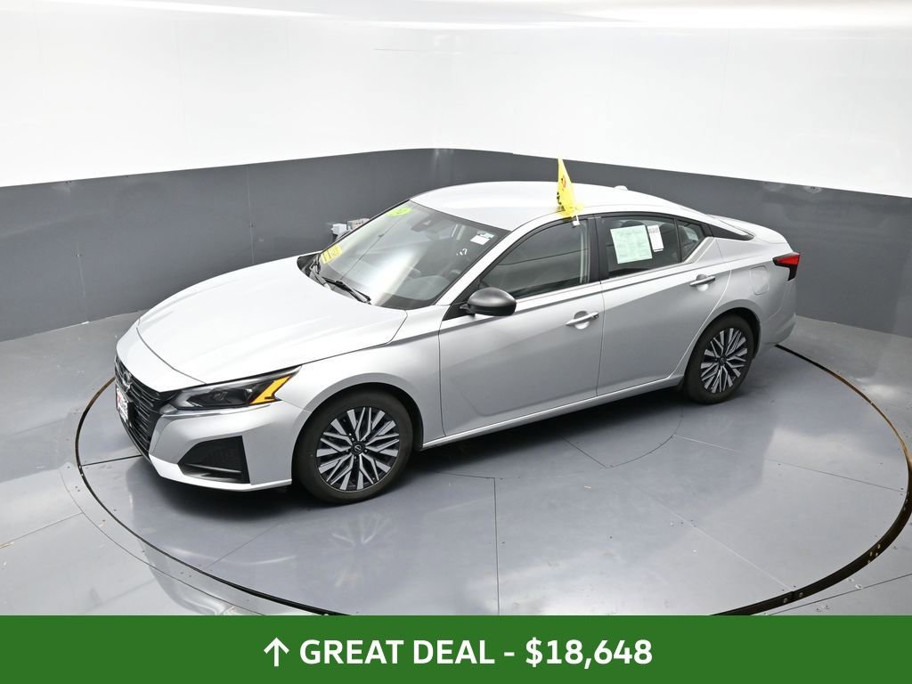 Used 2024 Nissan Altima 2.5 SV image 19