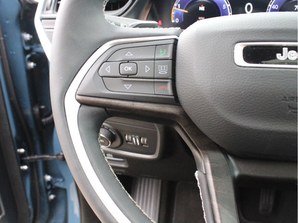 Used 2026 Jeep Grand Cherokee Limited w/ Limited Altitude Package AWD/4WD image 16