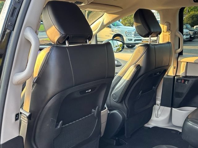 Used 2024 Chrysler Pacifica Touring-L FWD image 26