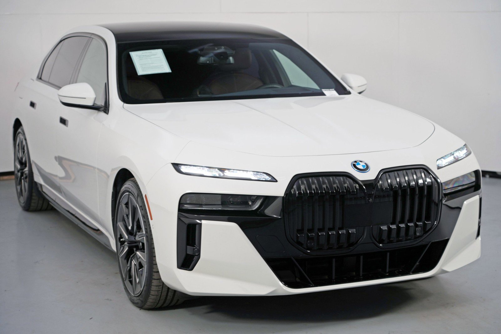 Used 2023 BMW i7 xDrive60 w/ Executive Package 2 AWD/4WD image 67