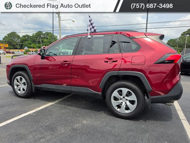 Used 2021 Toyota RAV4 LE AWD/4WD image 4