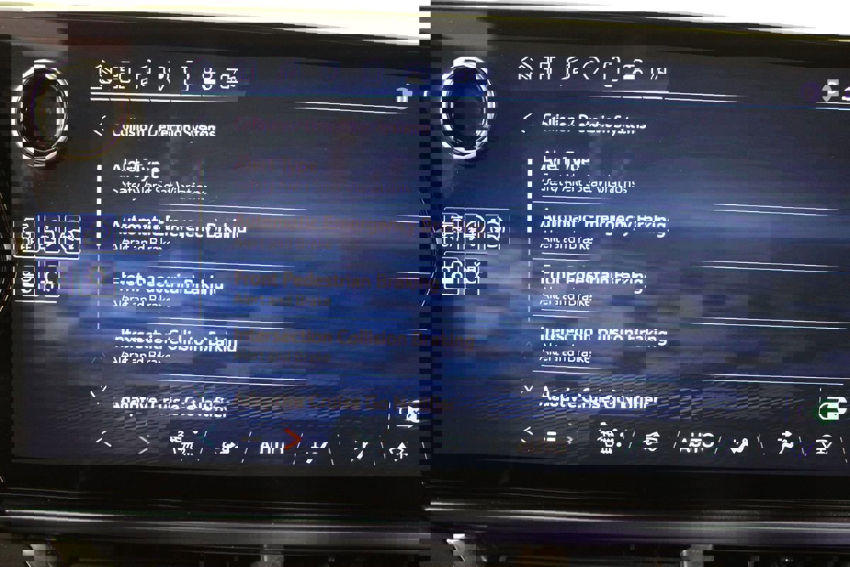 Used 2025 Chevrolet Equinox EV LT w/ Convenience Package image 17