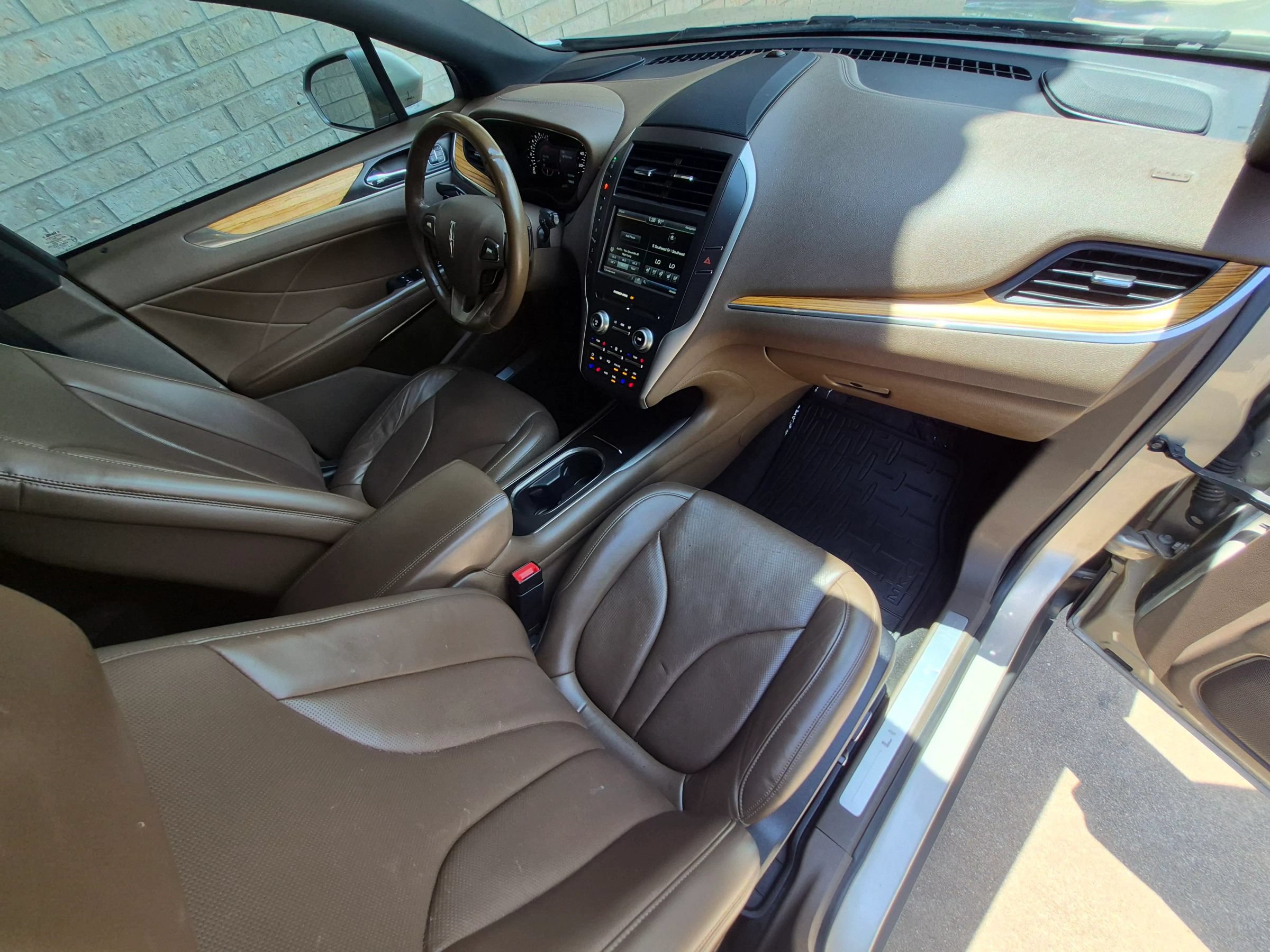 Used 2015 Lincoln MKC FWD w/ Equipment Group 102A Reserve image 16