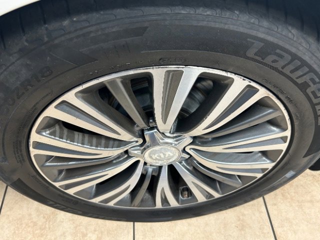 Used 2016 Kia K900 Luxury image 25