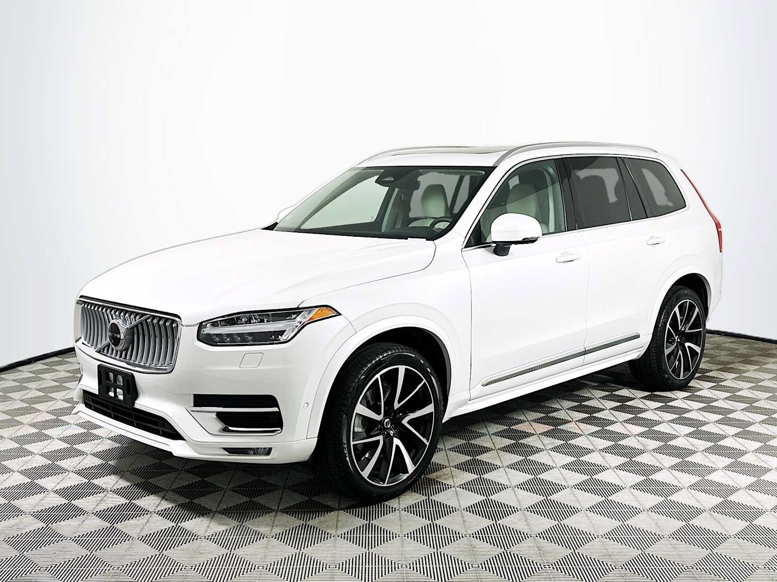 Used 2023 Volvo XC90 B6 Plus w/ Protection Package Premier AWD/4WD image 3