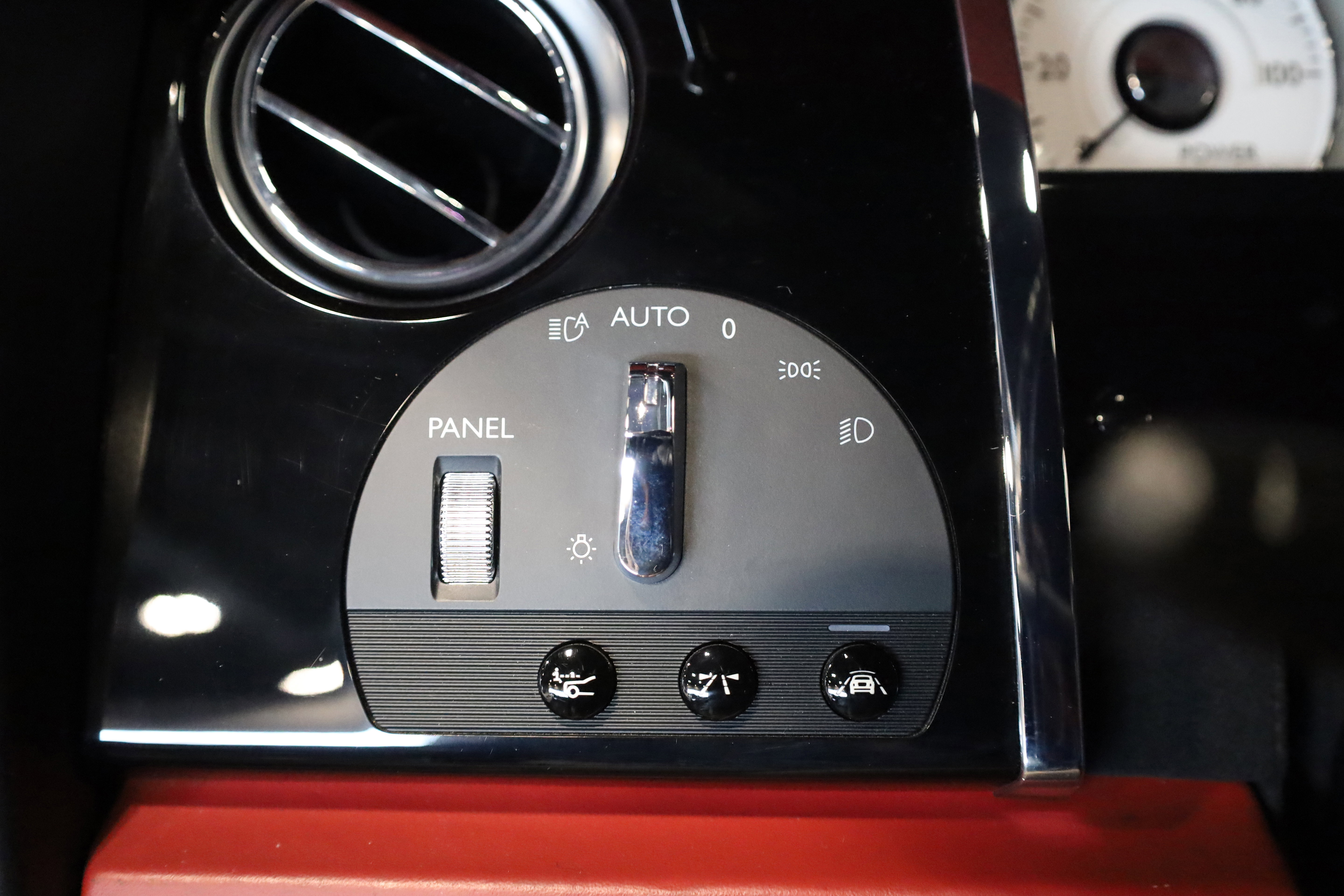 Used 2017 Rolls-Royce Ghost image 19