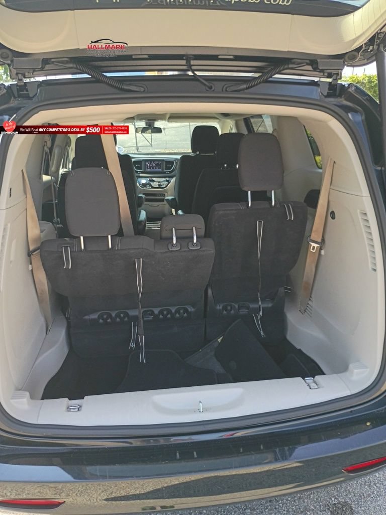 Used 2022 Chrysler Voyager LX FWD image 23