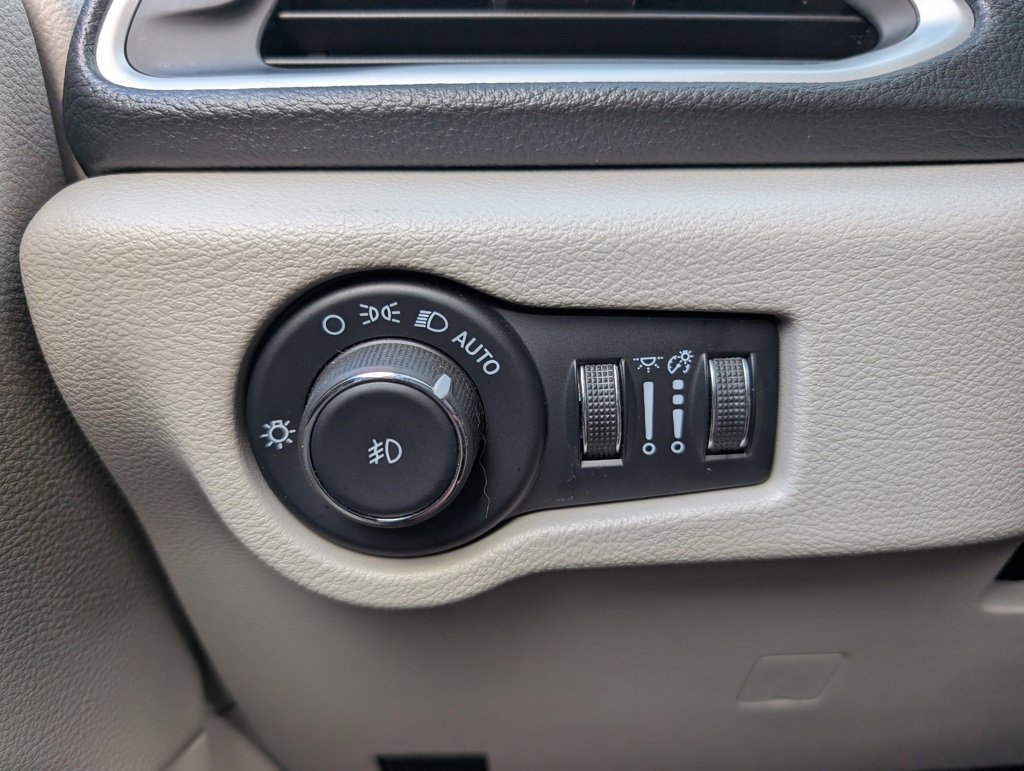 Used 2024 Chrysler Pacifica Touring-L w/ Road Tripper Package image 35