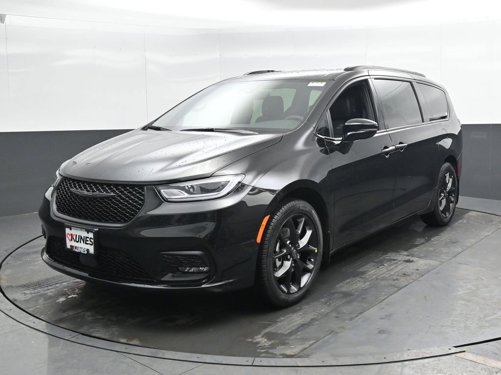 New 2026 Chrysler Pacifica Select image 5