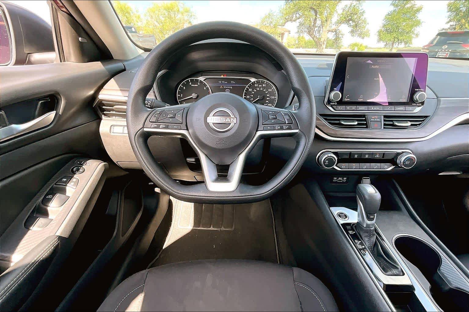 Used 2025 Nissan Altima 2.5 SV FWD image 6