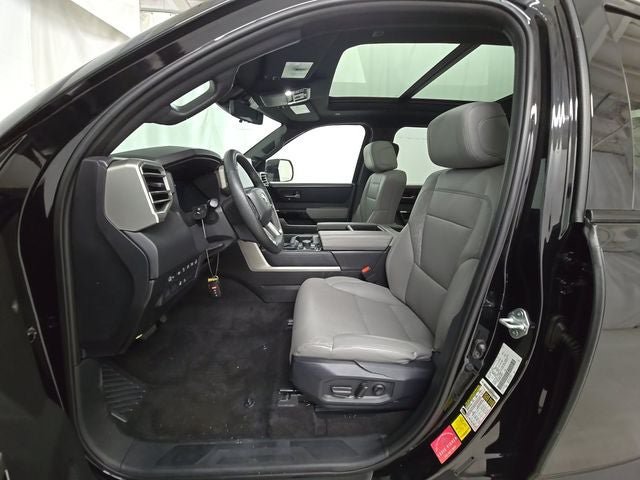 Used 2025 Toyota Tundra Limited AWD/4WD image 19