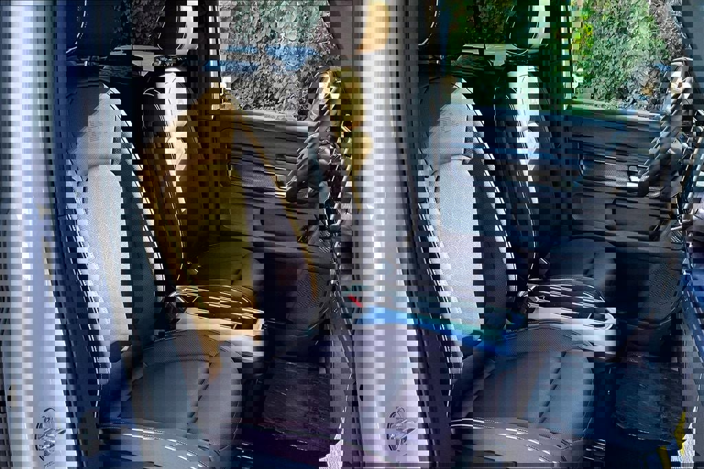 Certified 2025 Volkswagen ID. Buzz Pro S image 6