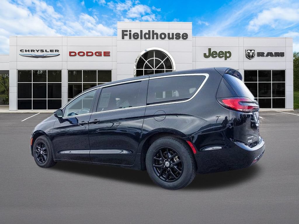 Used 2023 Chrysler Pacifica Touring-L FWD image 7